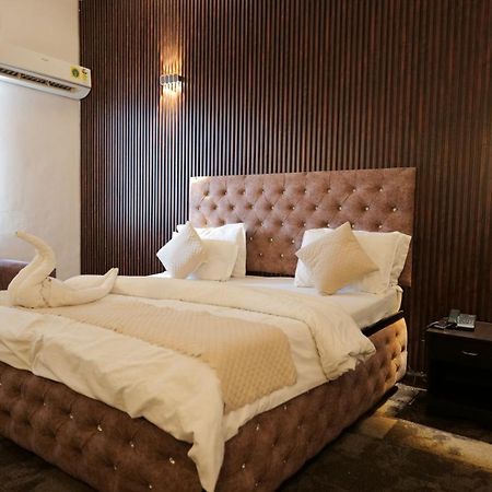 Hotel Kuber Rāi 外观 照片