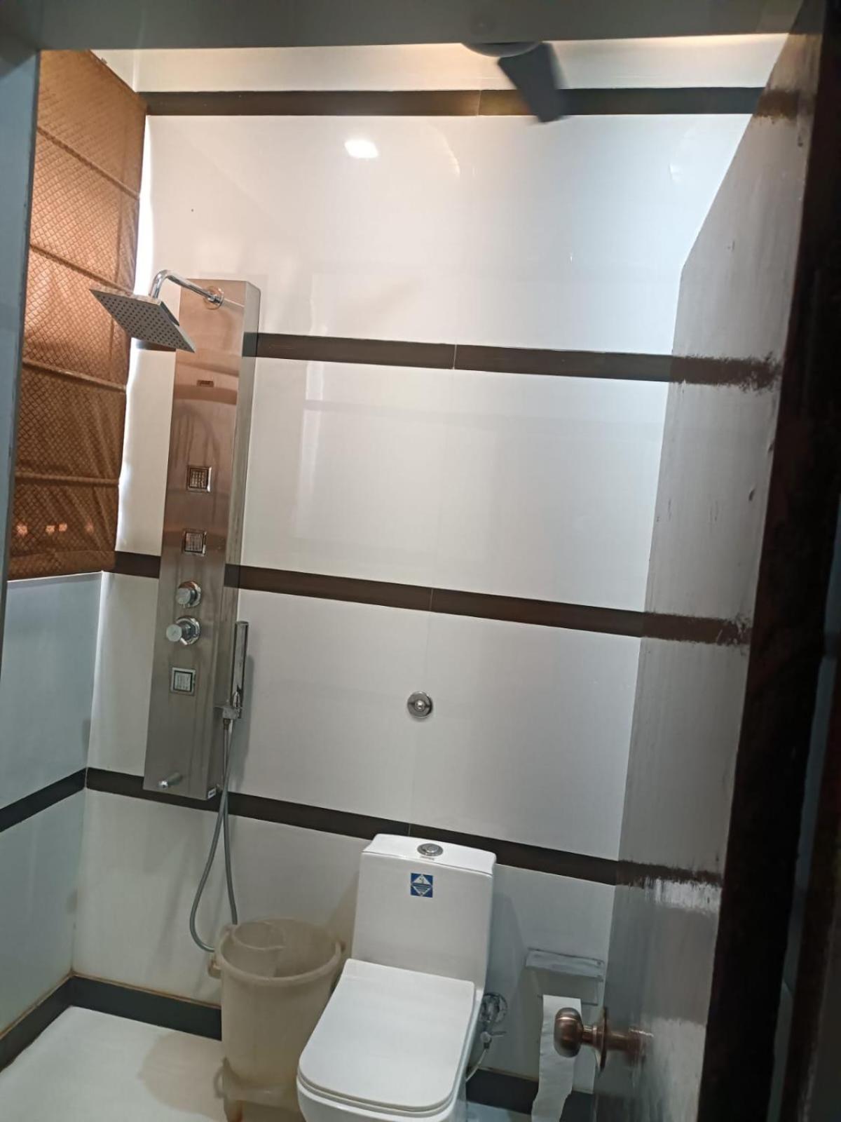 Hotel Kuber Rāi 外观 照片