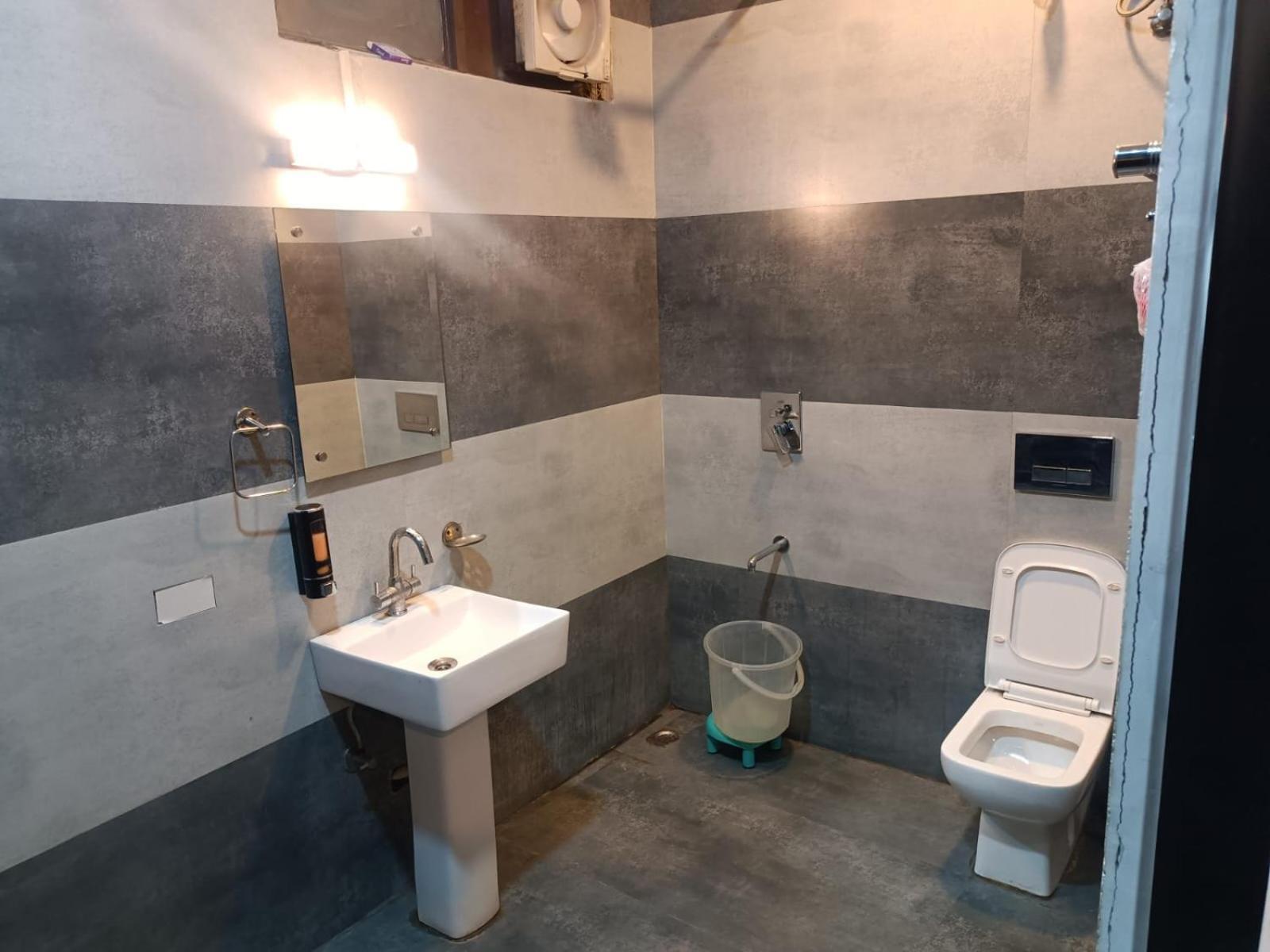 Hotel Kuber Rāi 外观 照片