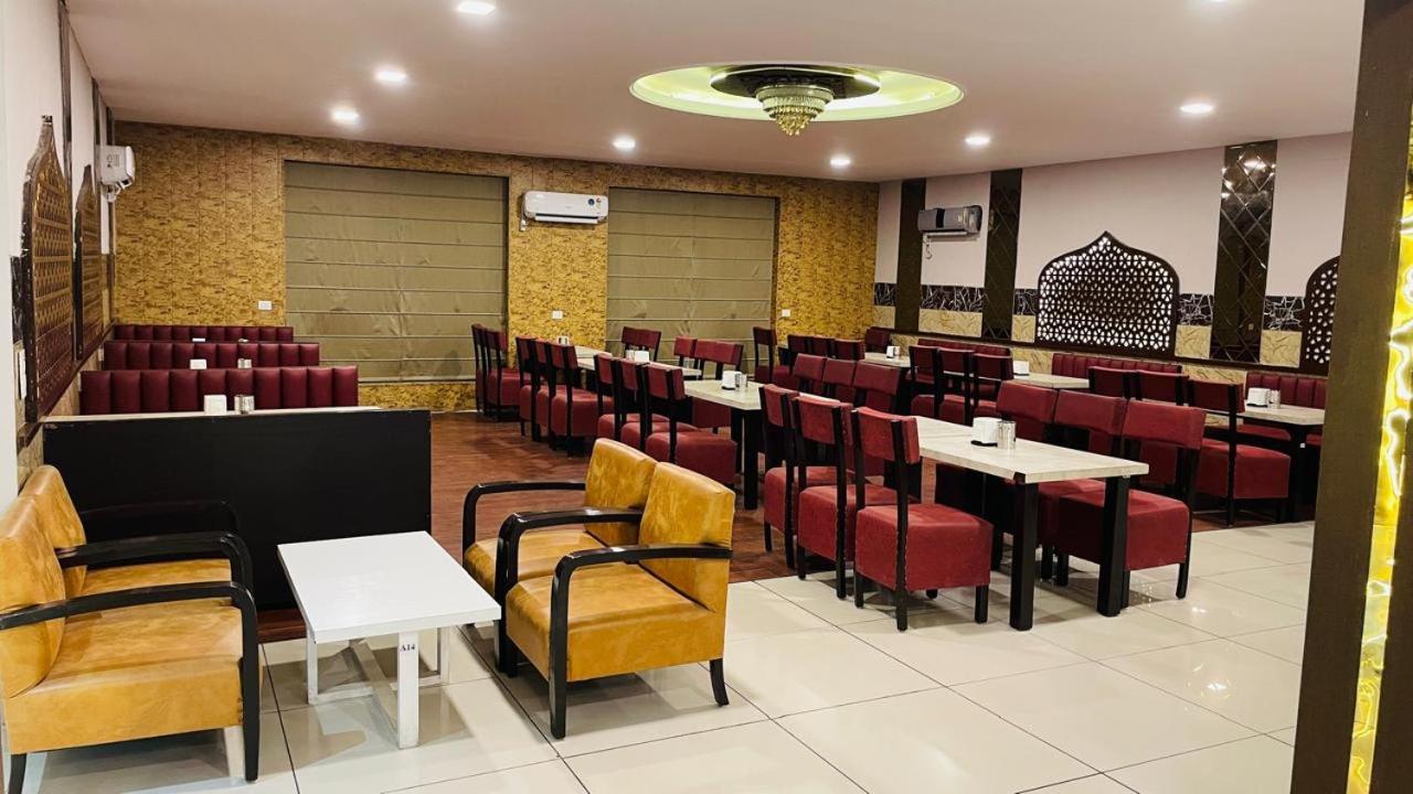 Hotel Kuber Rāi 外观 照片