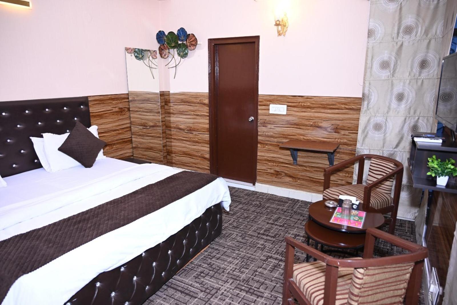 Hotel Kuber Rāi 外观 照片