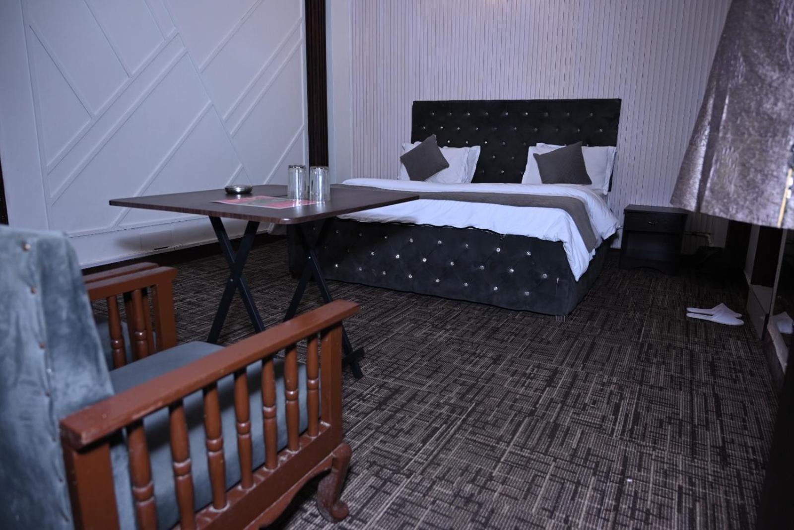 Hotel Kuber Rāi 外观 照片