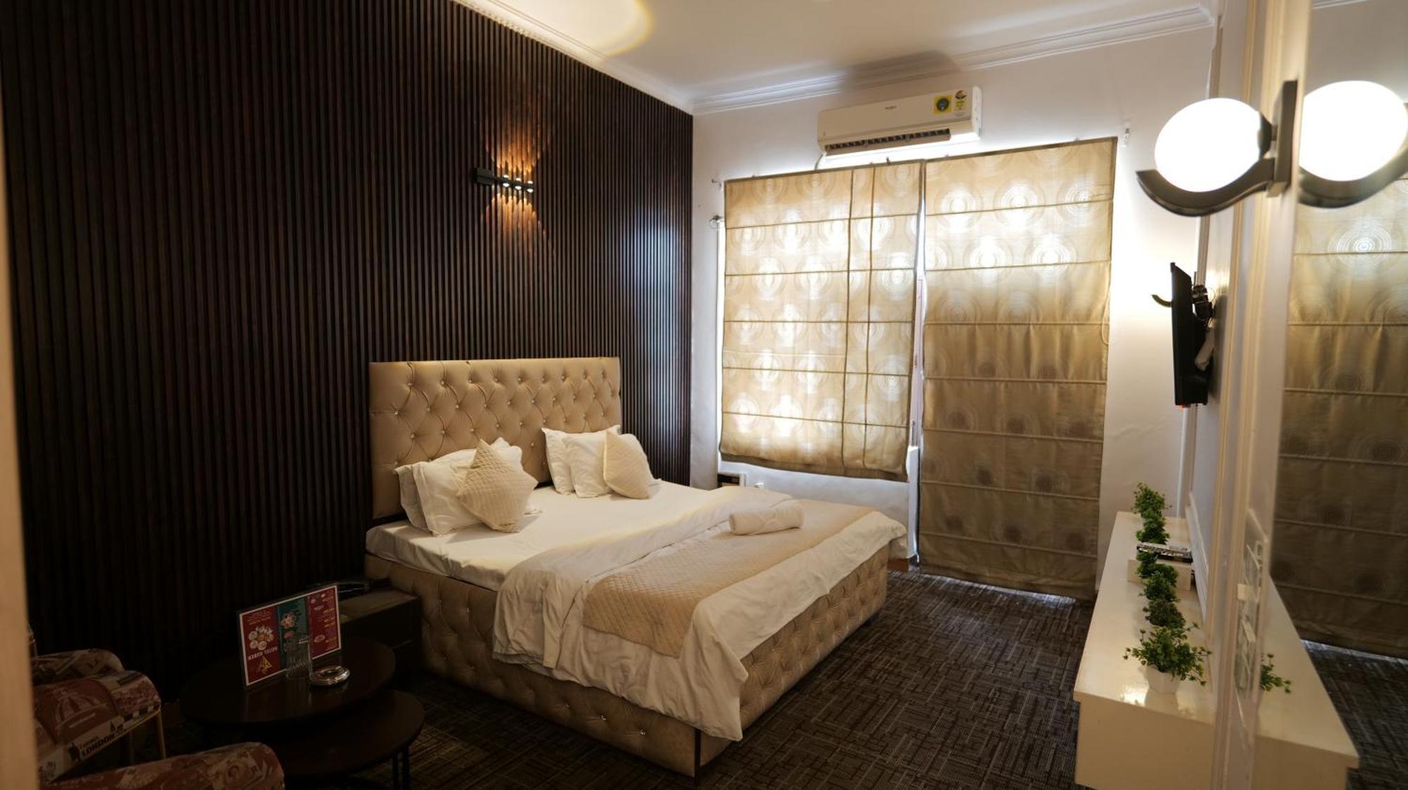 Hotel Kuber Rāi 外观 照片